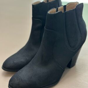 Adrienne Vittadini Ankle Faux Suede Booties Size 7M